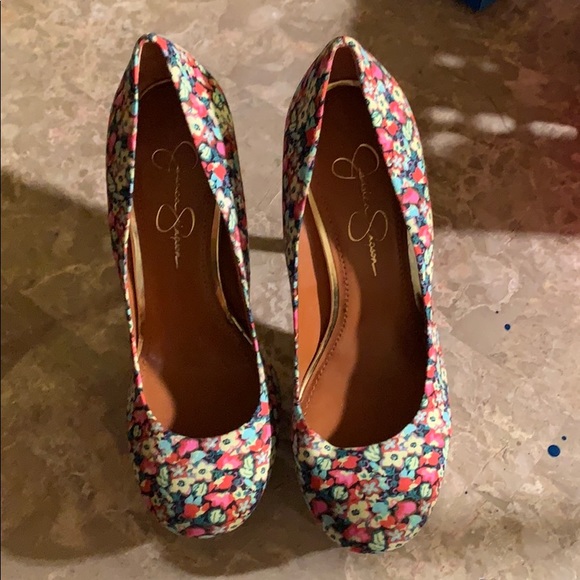 Floral pumps. 4+ inch platform. - Picture 1 of 4